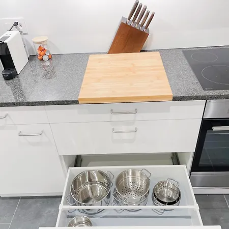 West Center 4 Bed Free Parking Wifi Appartement *