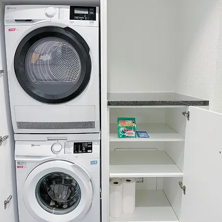 West Center 4 Bed Free Parking Wifi Appartement *